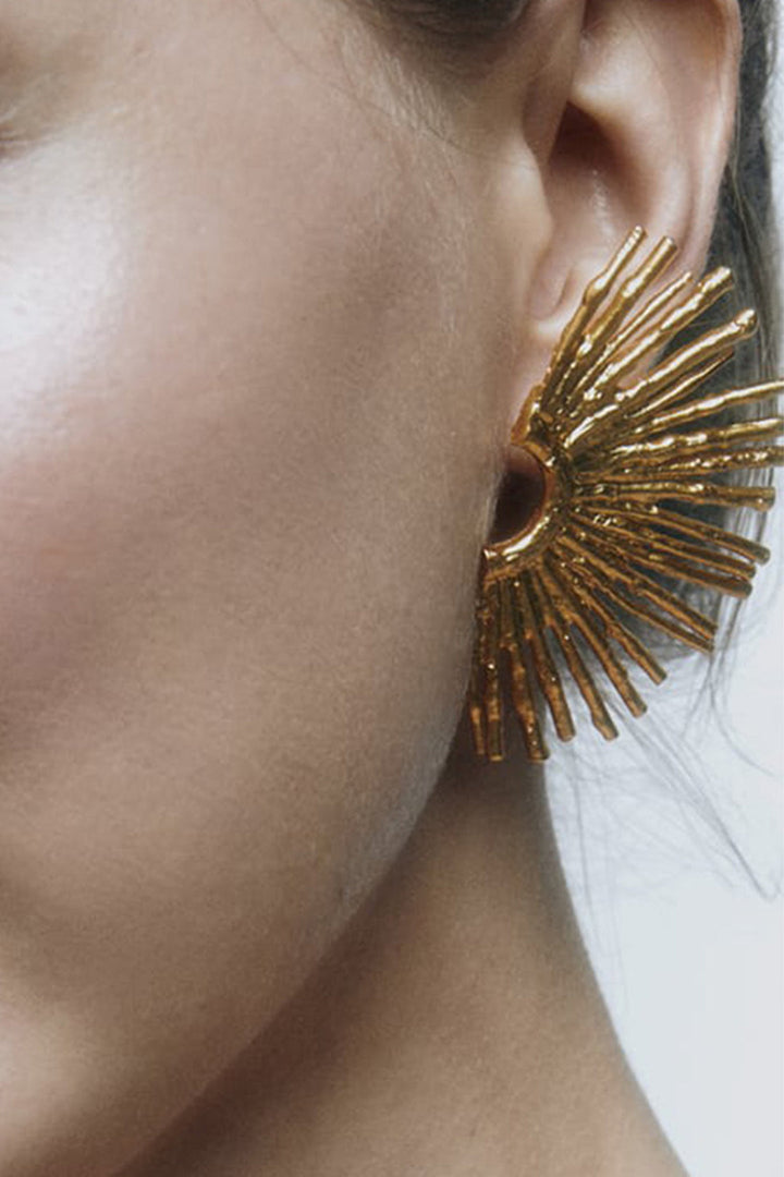 Kovové náušnice s vlnitým okrajem