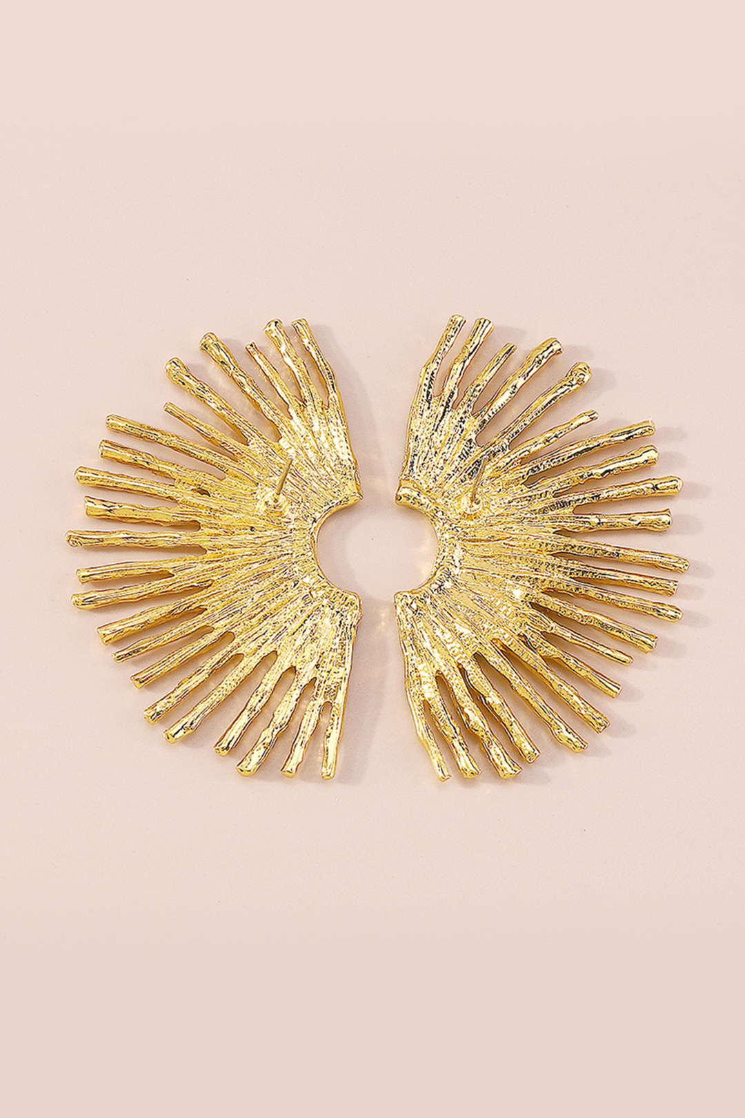 Kovové náušnice s vlnitým okrajem