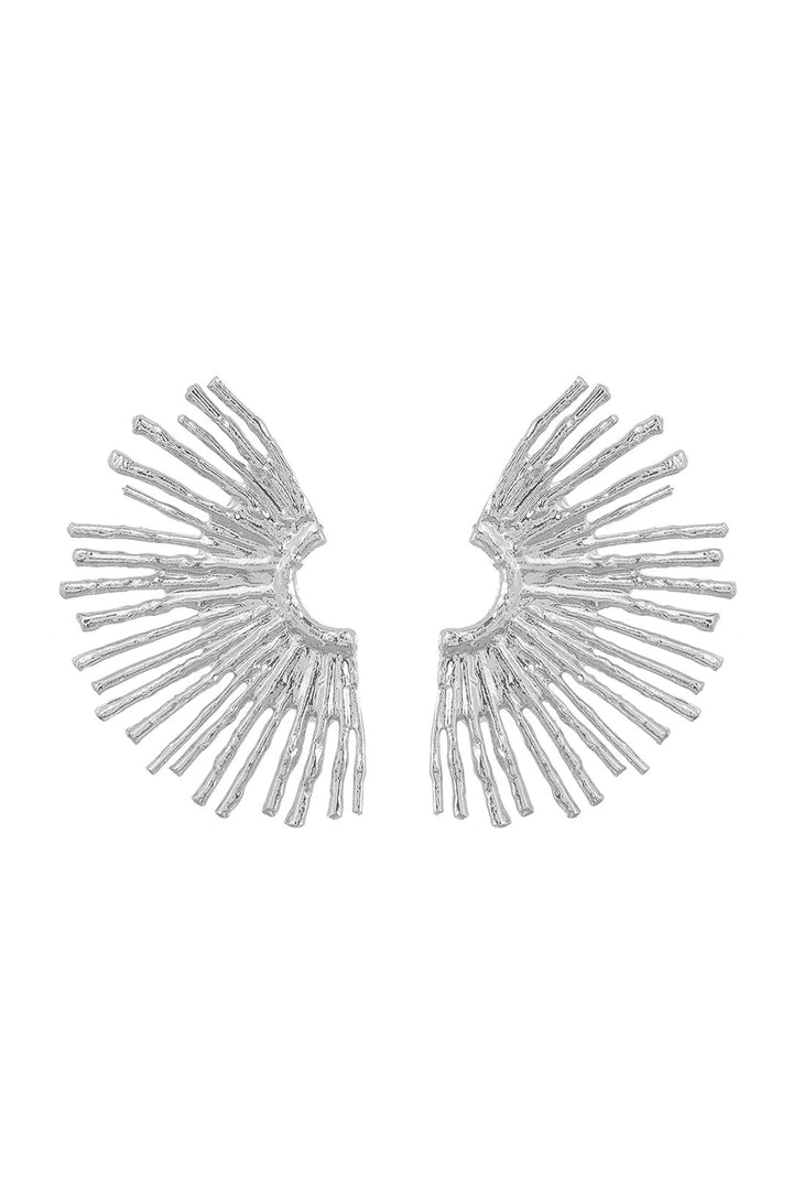 Kovové náušnice s vlnitým okrajem