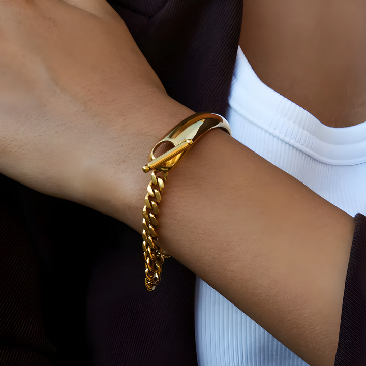 Asymetrický zlatý náramek