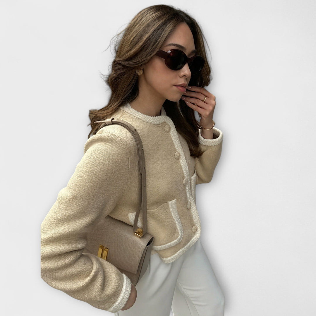 Klasický svetr s dekorativními kapsami