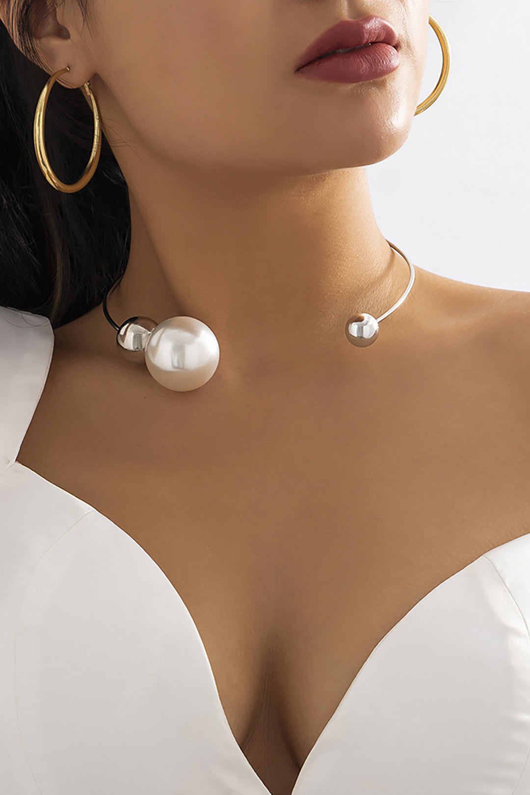 Náhrdelník z kovových perel