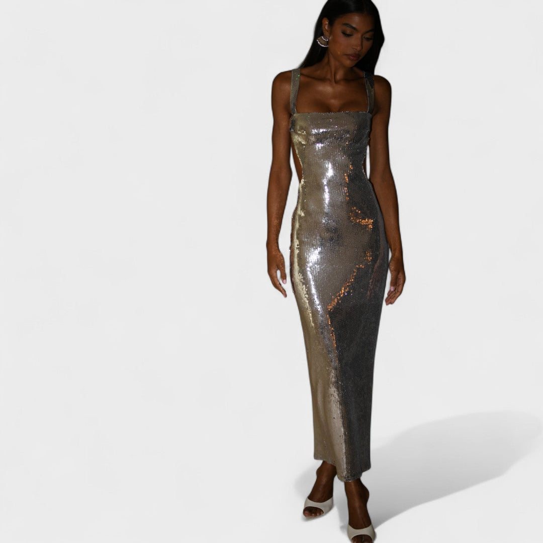 Třpytivá stříbrná večerní šaty