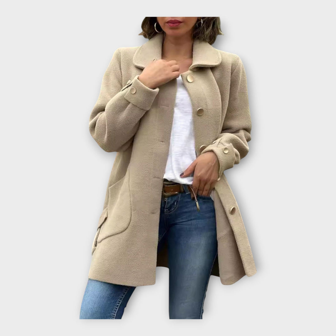 Elegantní kabát s klasickým střihem a knoflíky