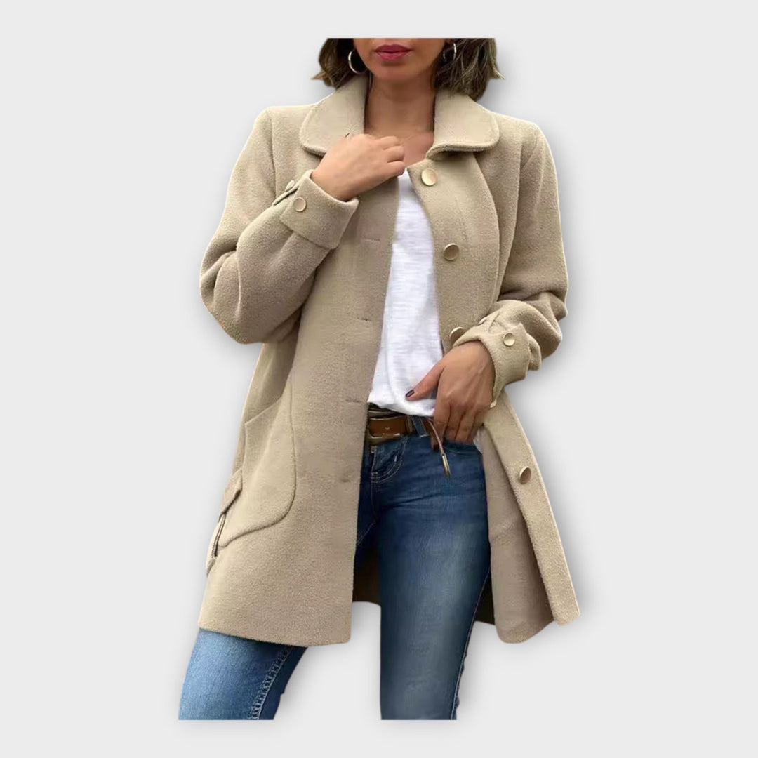 Elegantní kabát s klasickým střihem a knoflíky