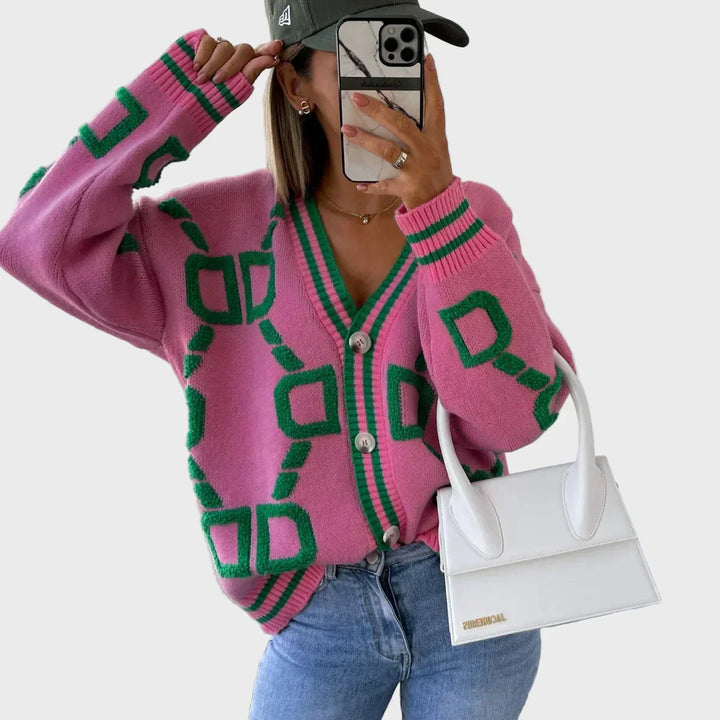 Moderní svetr s geometrickým designem