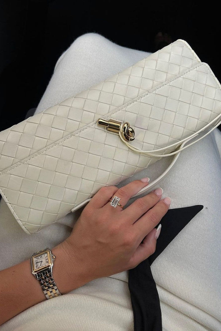 Melanie Clutch se zlatým uzlem