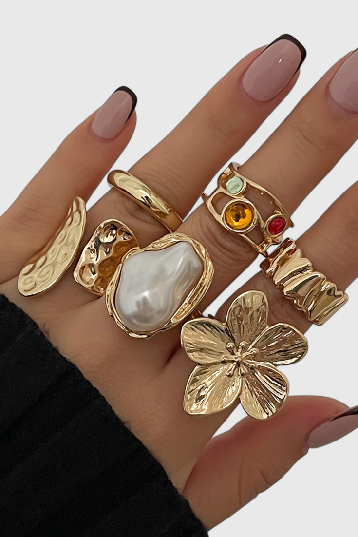 Otevřený prsten ve tvaru květu s perlovým efektem