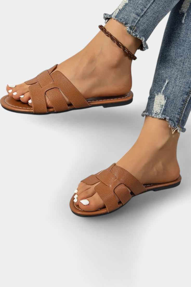 Silvia - Ploché Sandály s Klasickým Designem