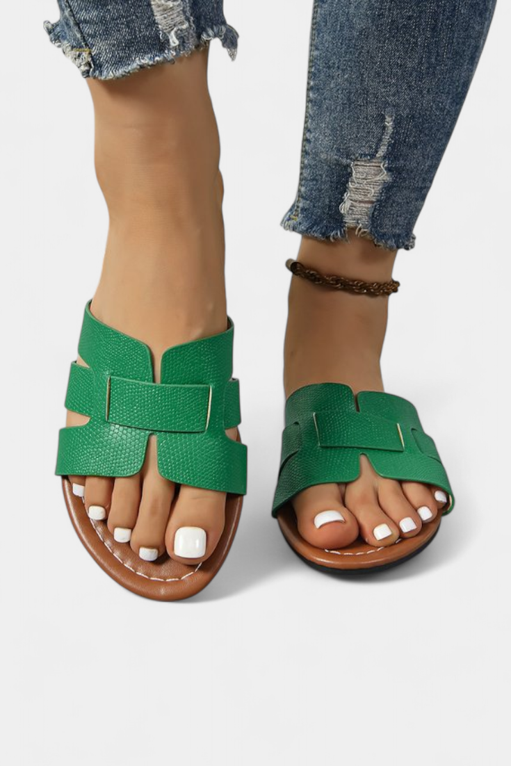 Silvia - Ploché Sandály s Klasickým Designem