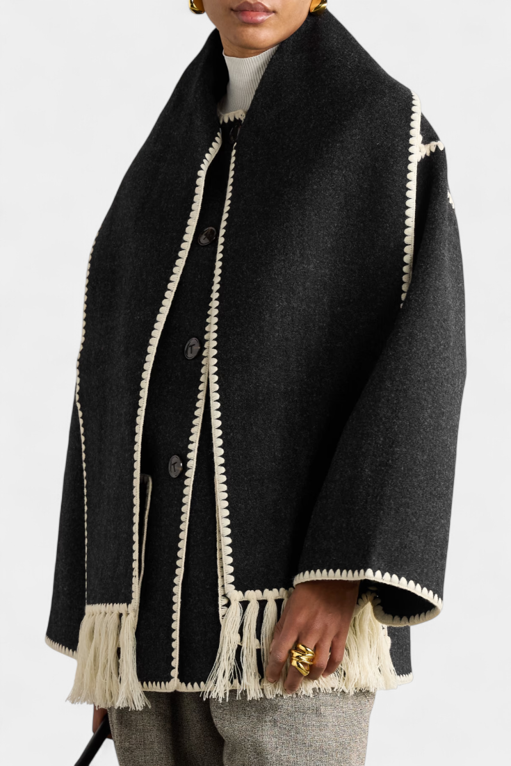 Sofia | Volný střih kabátu s integrovaným šálkem a třásněmi