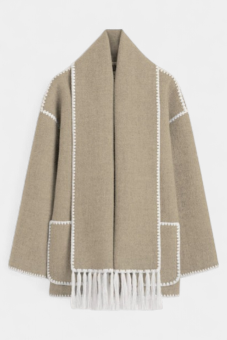 Sofia | Volný střih kabátu s integrovaným šálkem a třásněmi