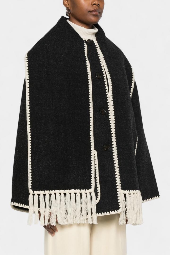 Sofia | Volný střih kabátu s integrovaným šálkem a třásněmi